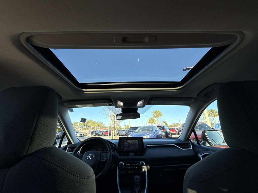 Used 2022 Toyota RAV4 XLE w/ Convenience Package image 22