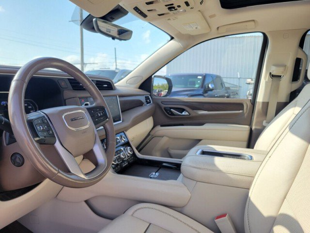 Used 2021 GMC Yukon XL Denali w/ Denali Premium Package RWD image 11