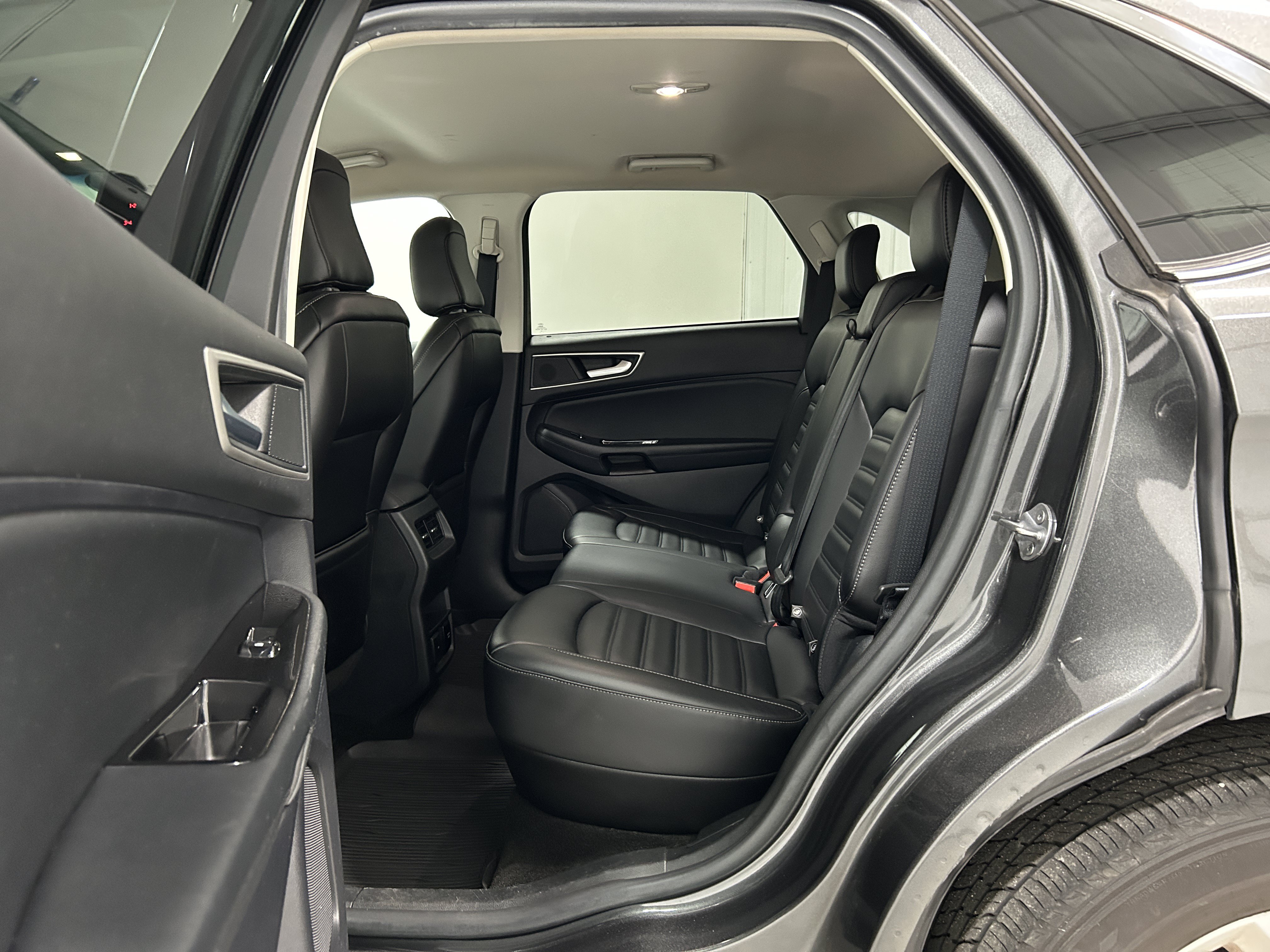 Used 2020 Ford Edge SEL w/ Convenience Package AWD/4WD image 27