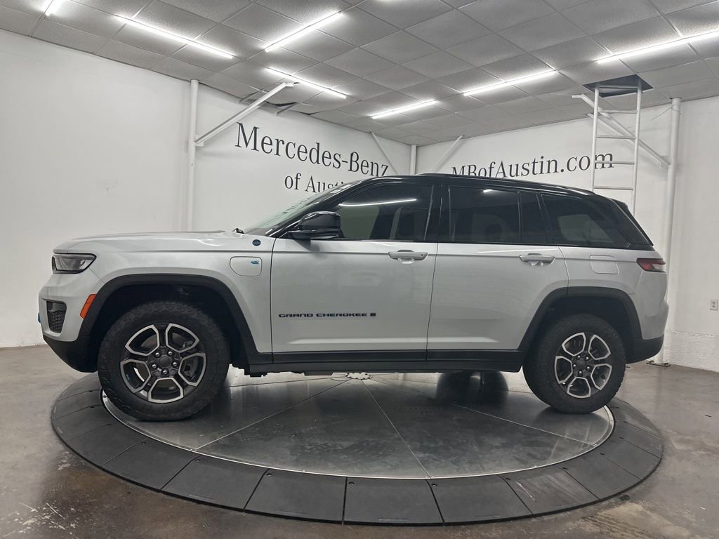 Used 2023 Jeep Grand Cherokee Trailhawk w/ Luxury Tech Group III AWD/4WD image 4