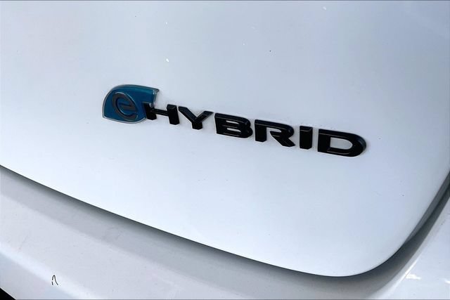 Used 2023 Chrysler Pacifica Limited w/ Uconnect Theater Family Group FWD image 7