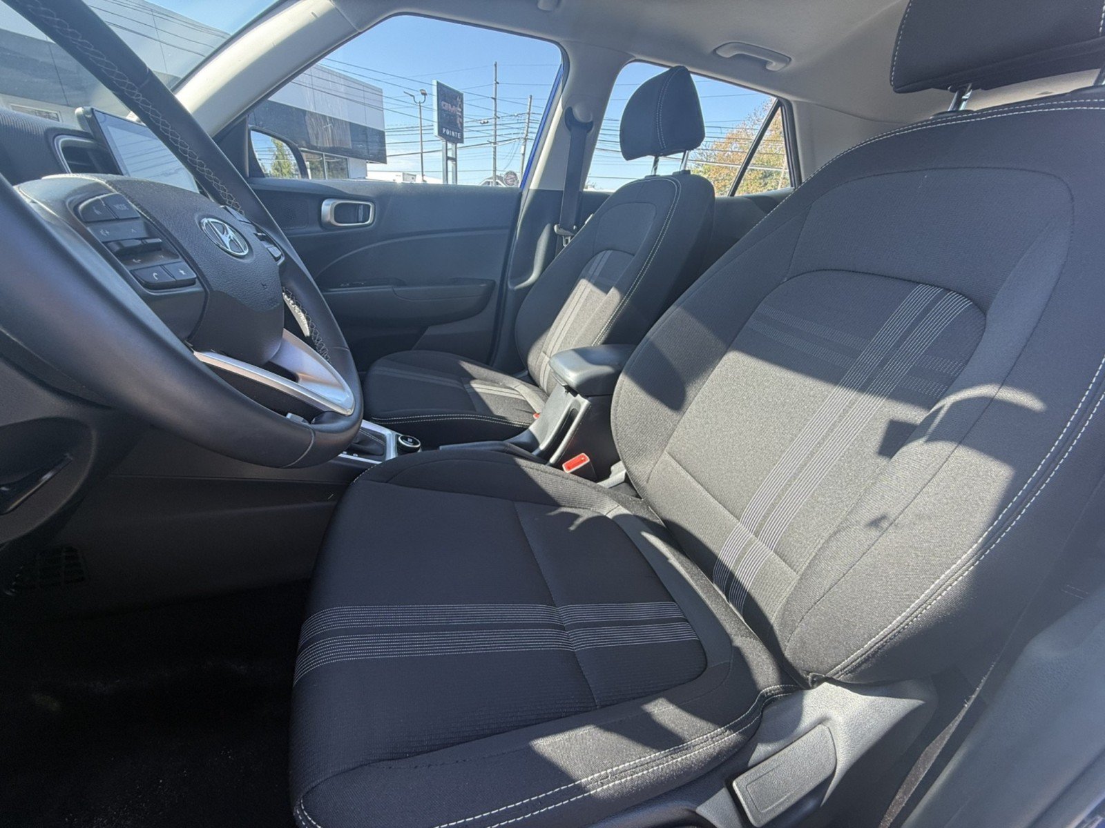 Used 2025 Hyundai Venue SEL FWD image 9