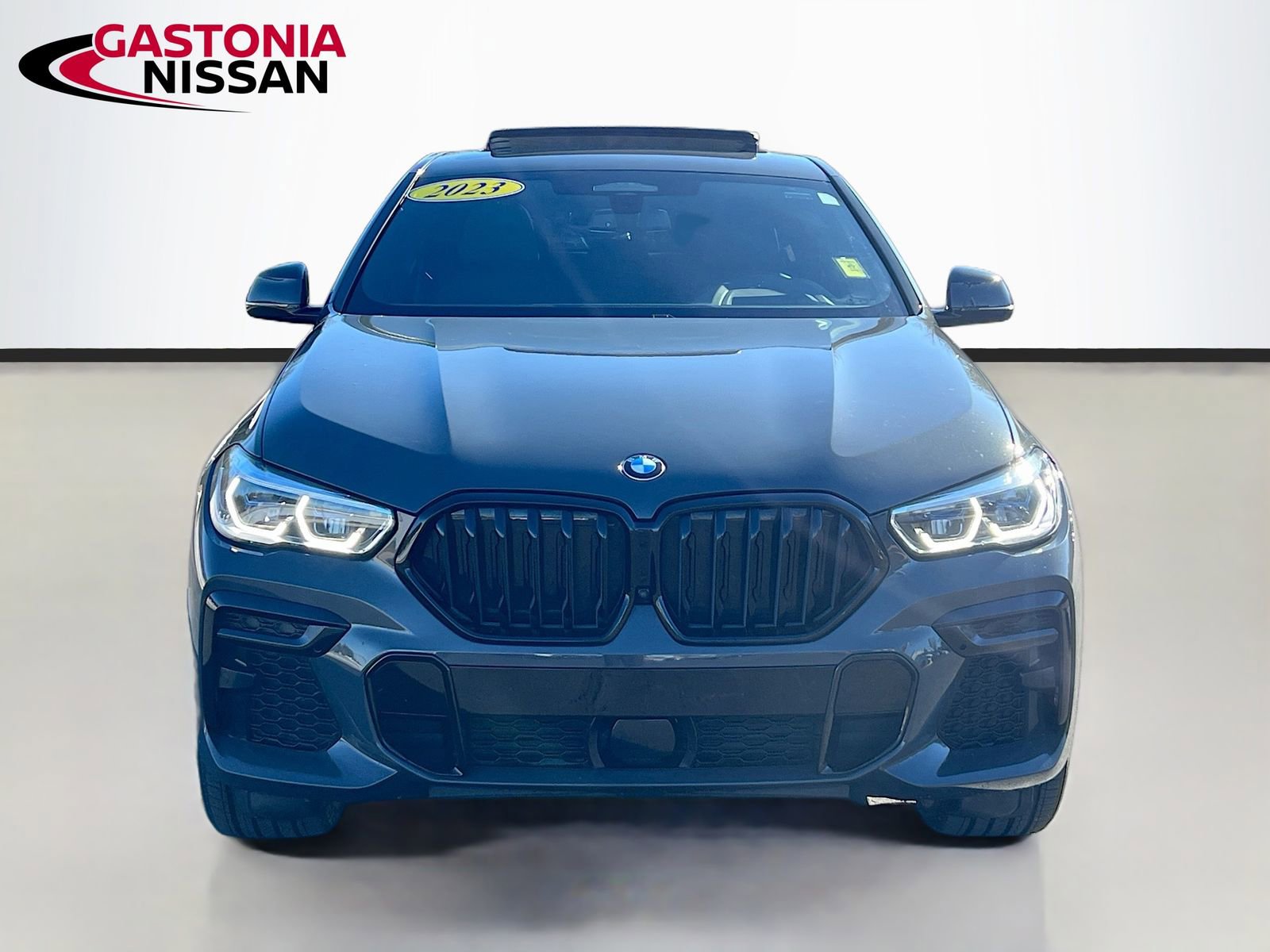 Used 2023 BMW X6 M50i w/ Executive Package image 2