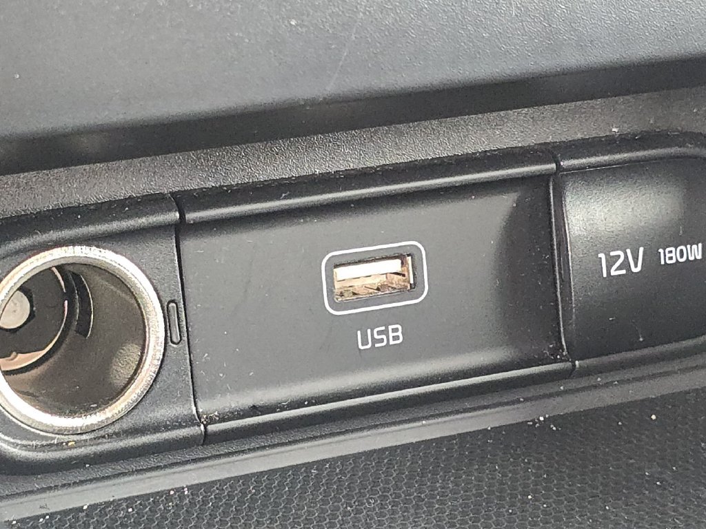Used 2025 Kia Soul LX w/ LX Technology Package FWD image 4