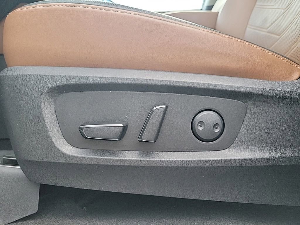 Used 2023 Nissan Pathfinder Platinum w/ Cargo Package image 32