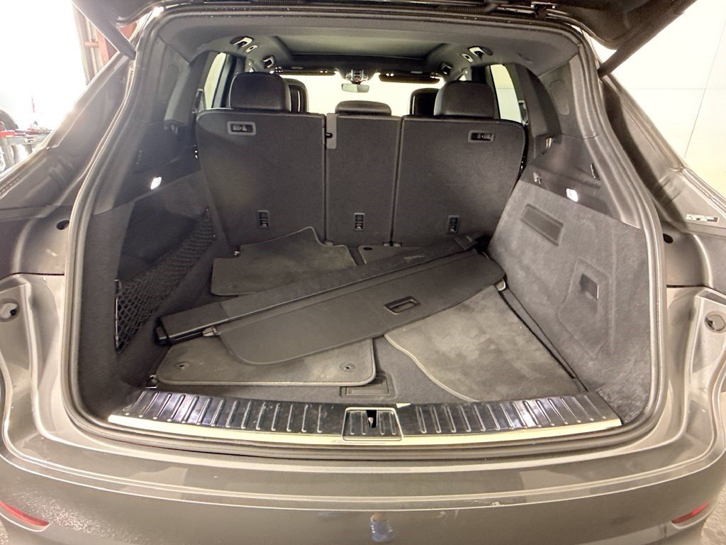 Used 2023 Porsche Cayenne AWD/4WD image 33