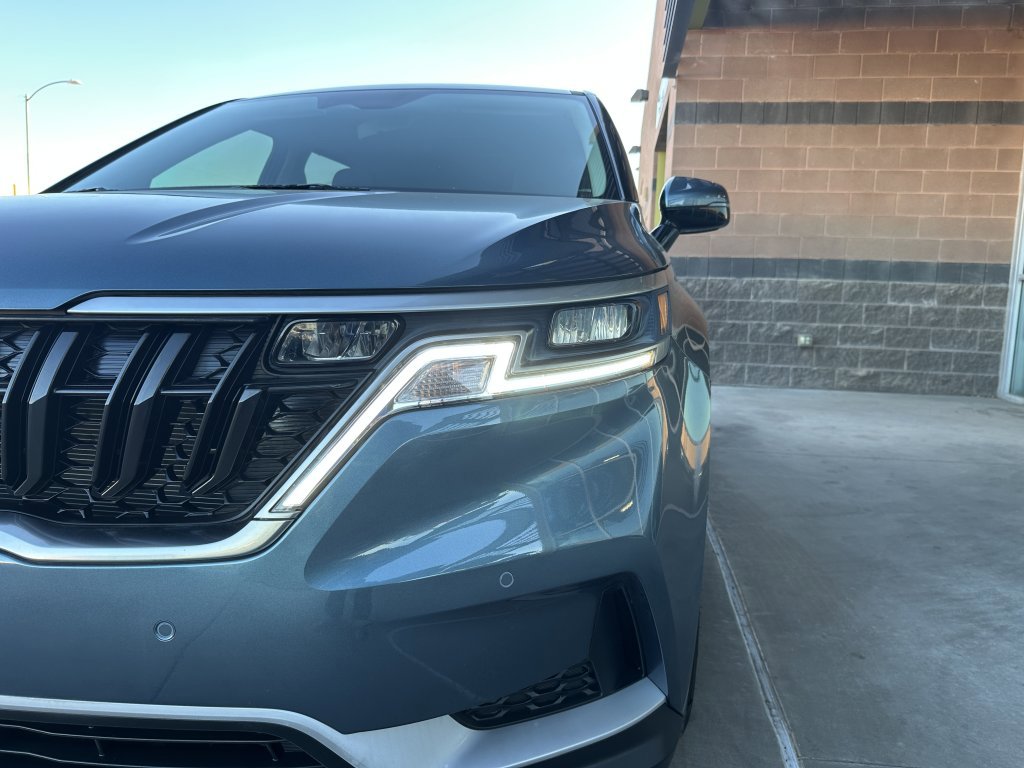 Used 2024 Kia Carnival EX image 10