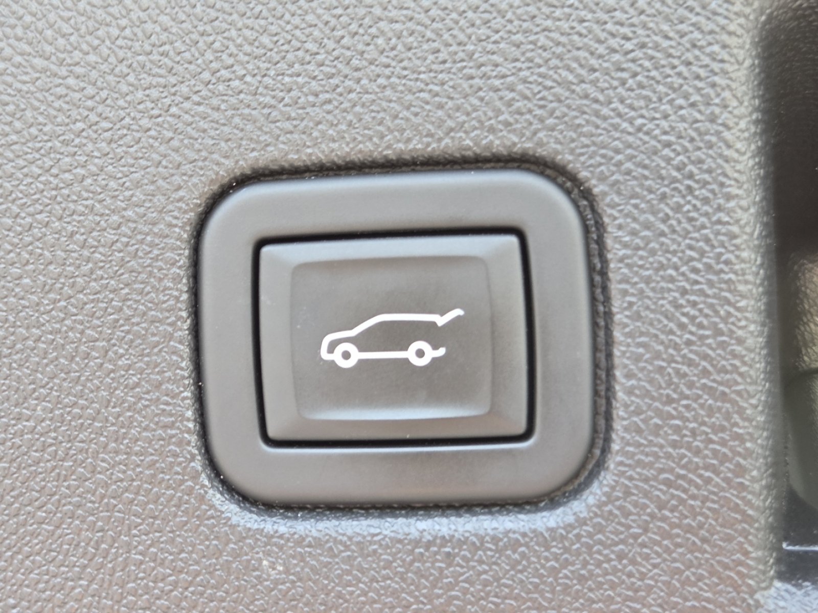 Used 2024 Chevrolet Equinox LT w/ LPO, Floor Liner Package FWD image 23