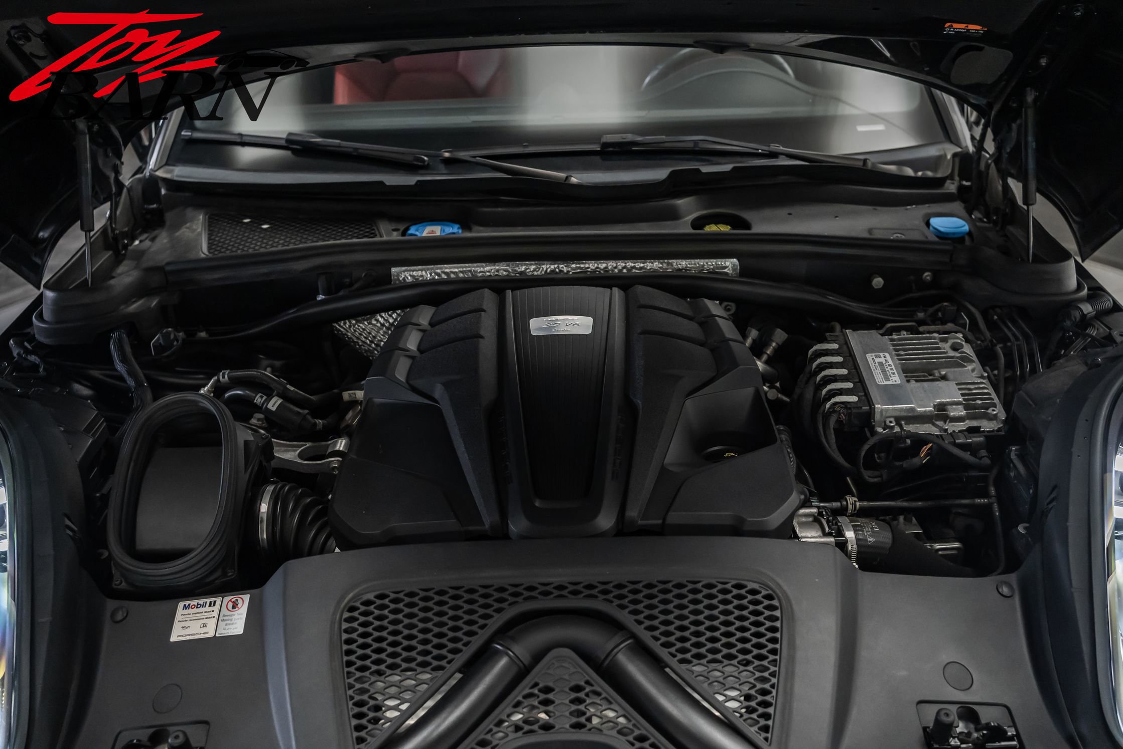 Used 2020 Porsche Macan Turbo image 54