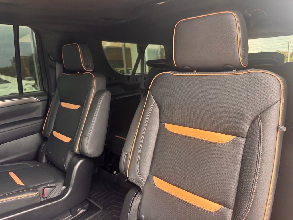 Used 2024 GMC Yukon XL AT4 w/ AT4 Premium Plus Package AWD/4WD image 15