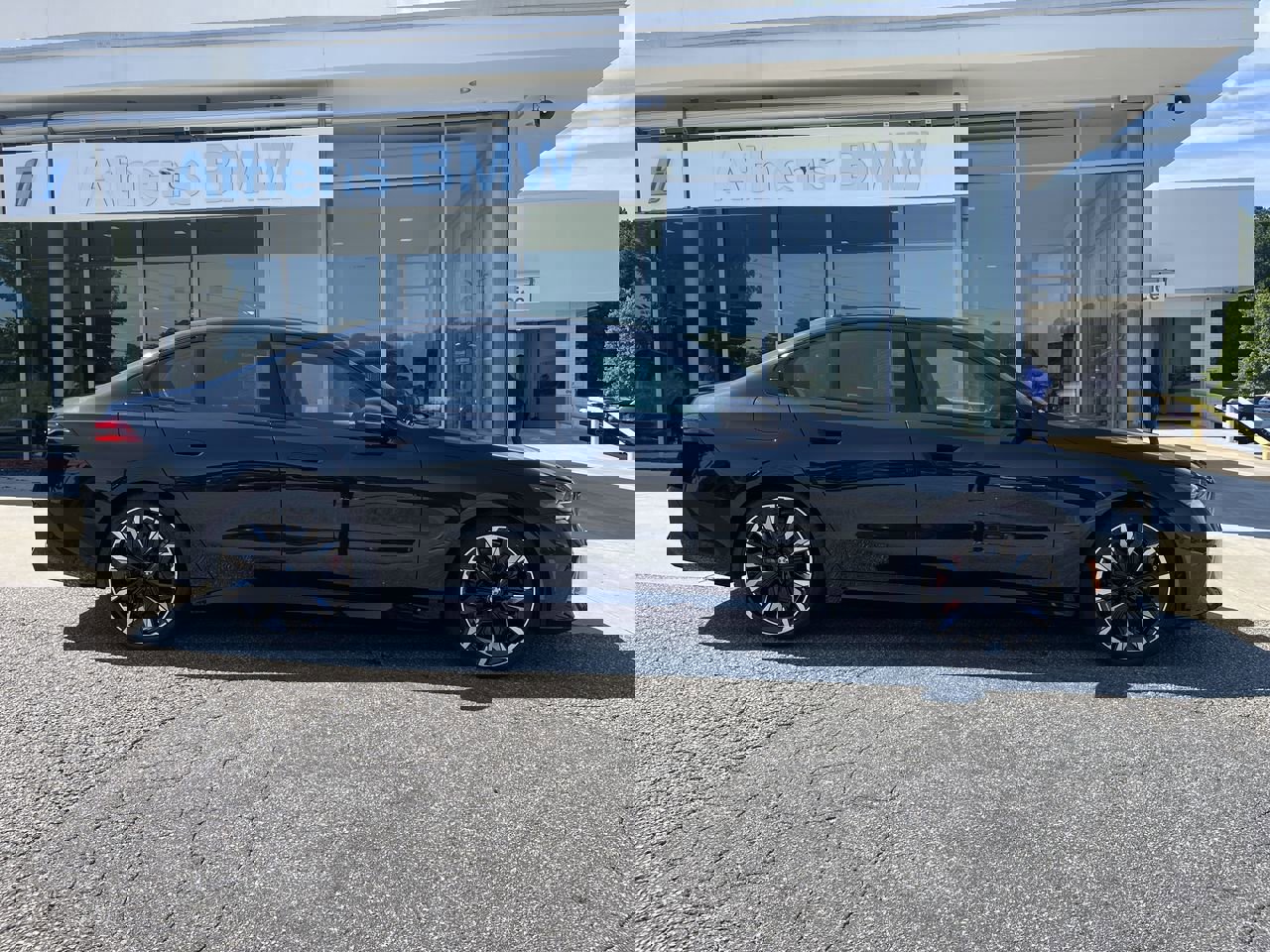 New 2026 BMW 550e xDrive w/ Executive Package image 9