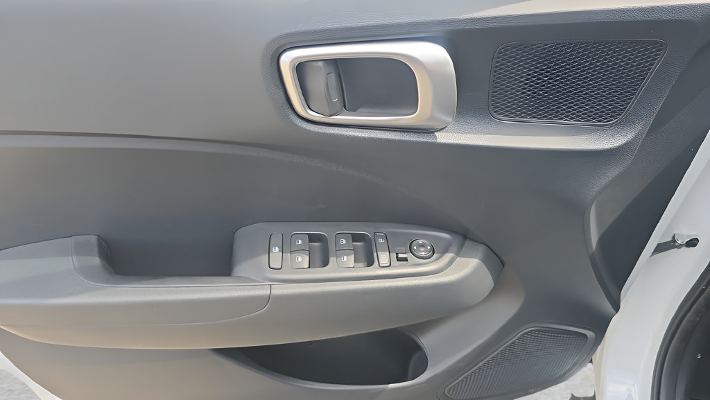 New 2026 Hyundai Venue SEL FWD image 16