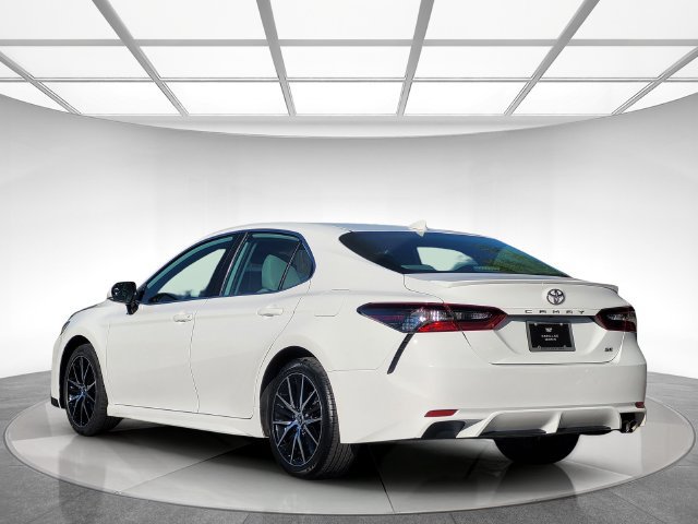 Used 2022 Toyota Camry SE FWD image 6
