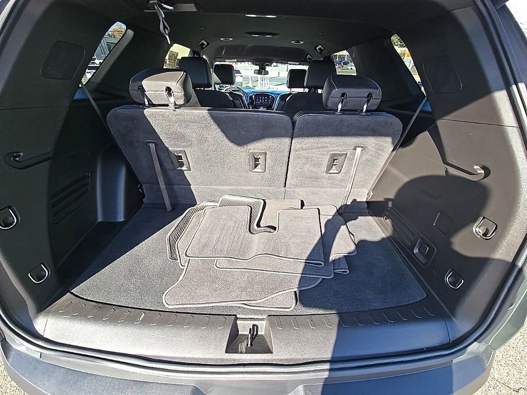 Used 2023 Chevrolet Traverse LT image 47