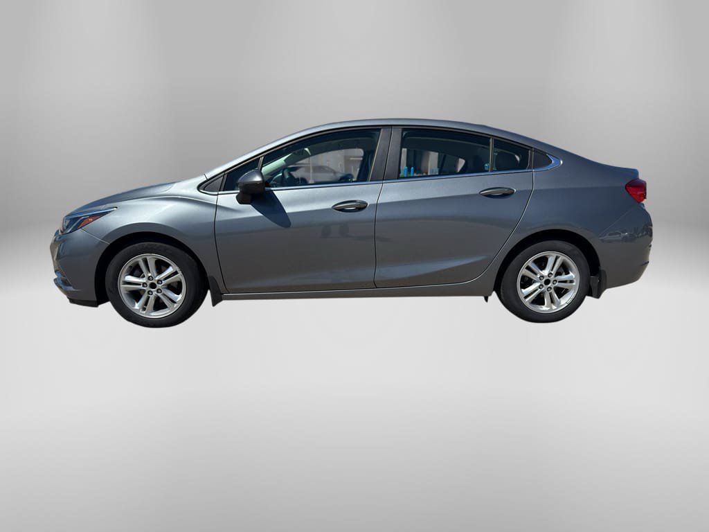 Used 2018 Chevrolet Cruze LT w/ Convenience Package FWD image 2
