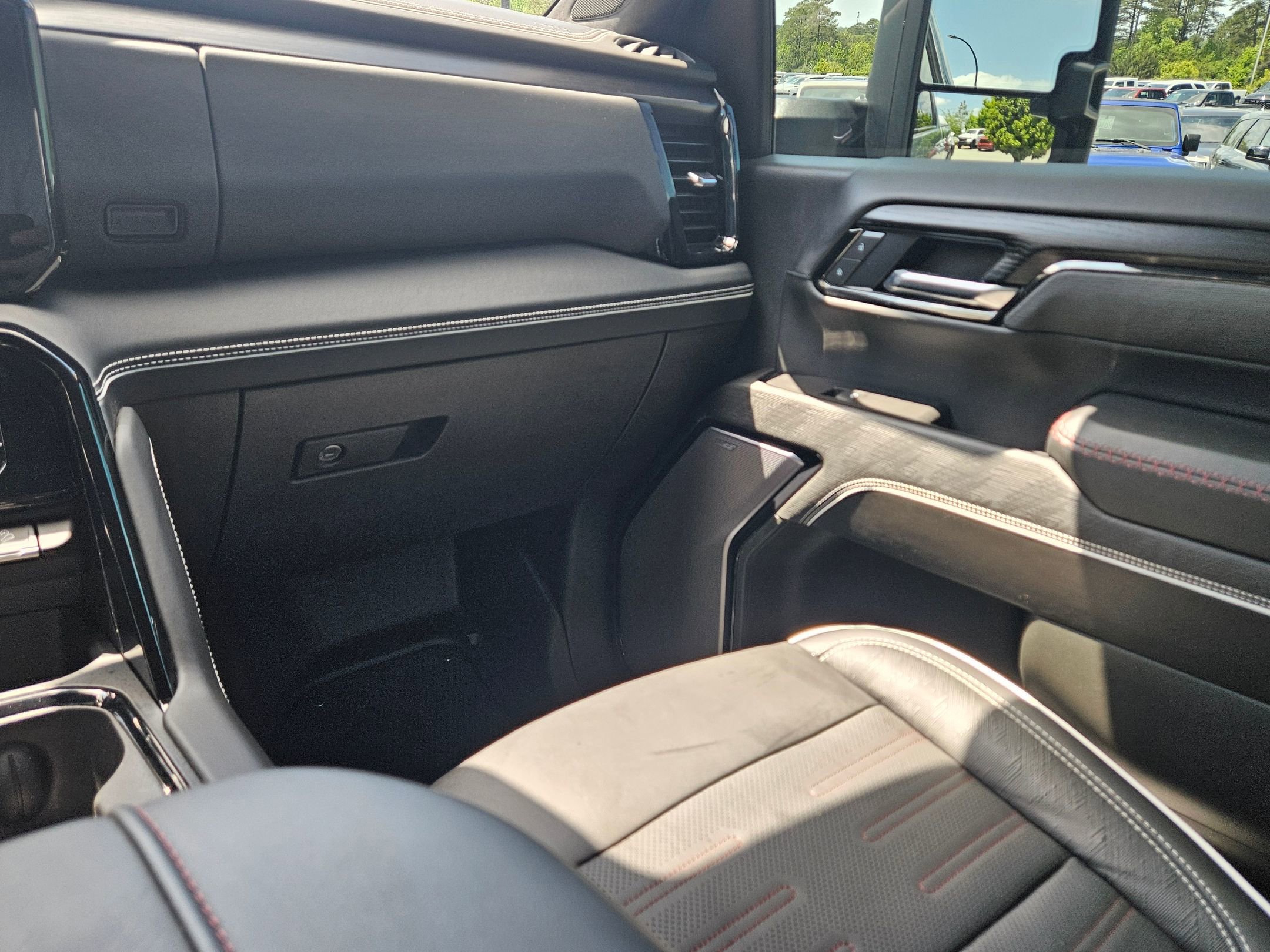 Used 2025 GMC Sierra 2500 AT4X AWD/4WD image 11