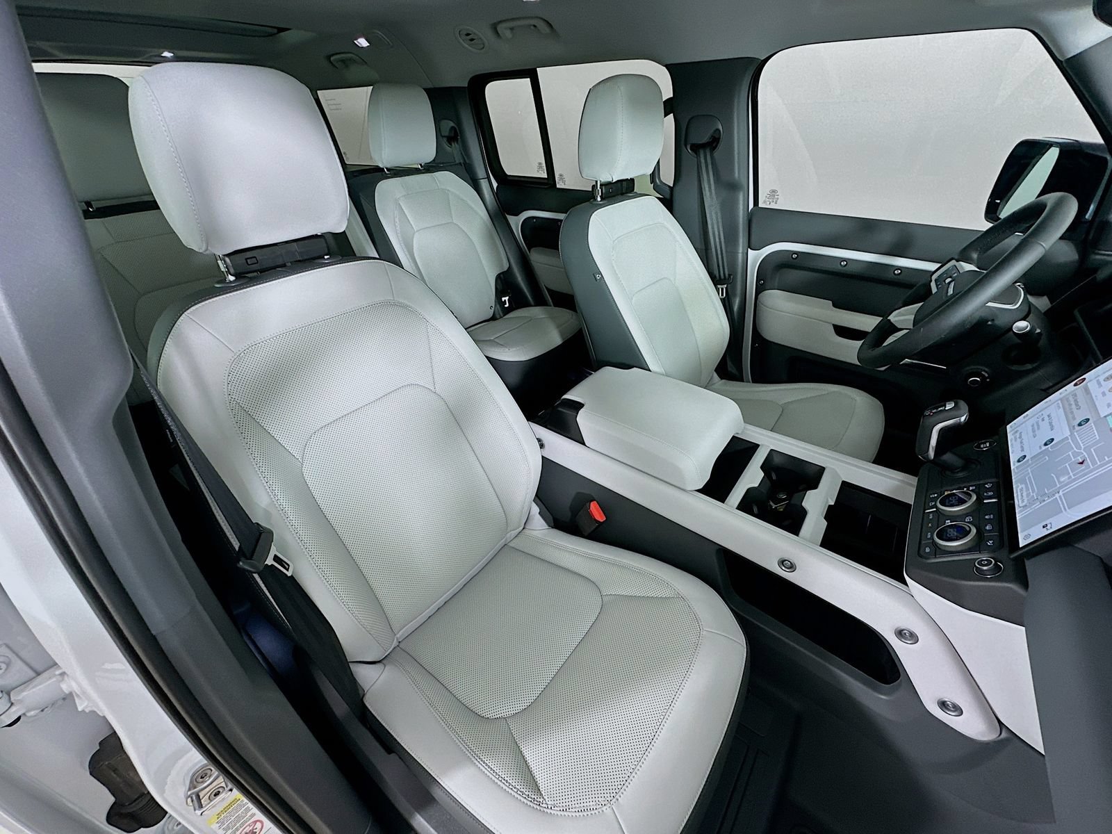 New 2026 Land Rover Defender 130 X-Dynamic SE AWD/4WD image 46