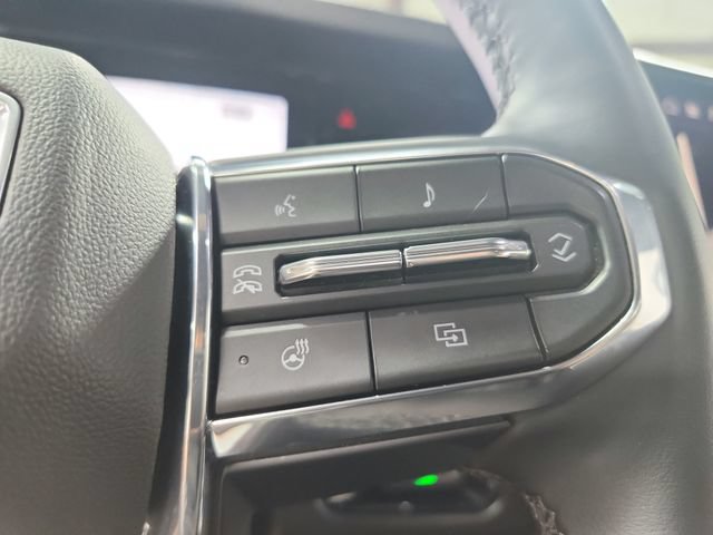 Used 2025 GMC Yukon XL Denali AWD/4WD image 26