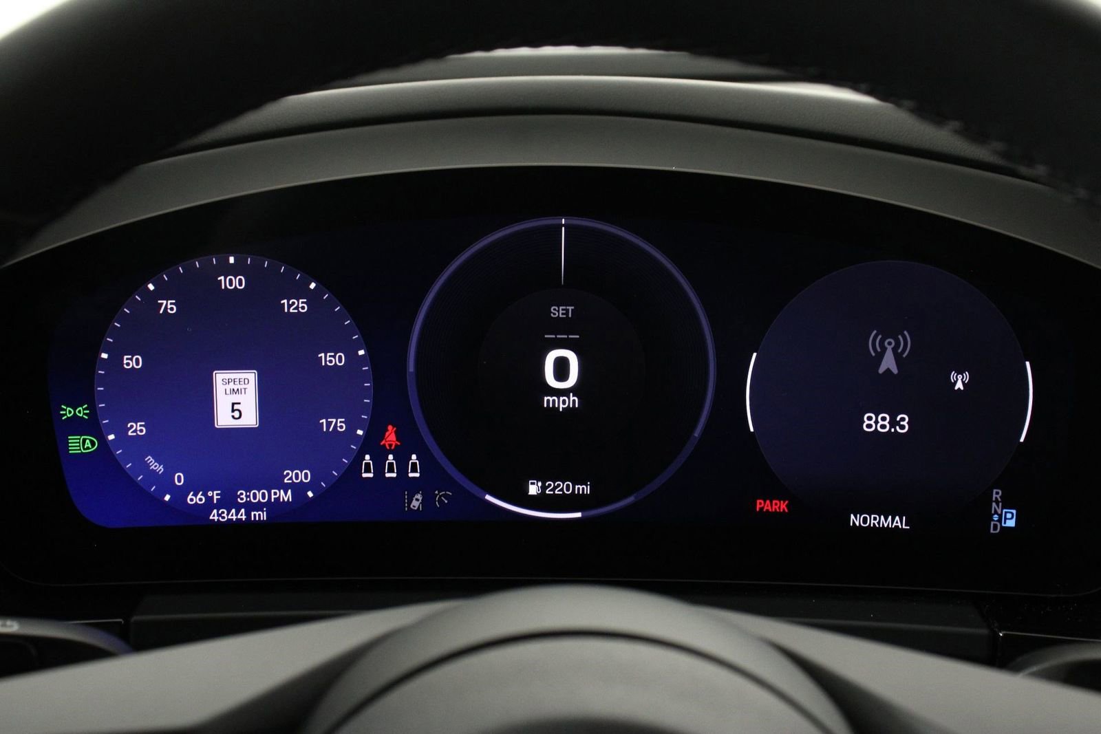 Certified 2025 Porsche Macan 4 Electric AWD/4WD image 16