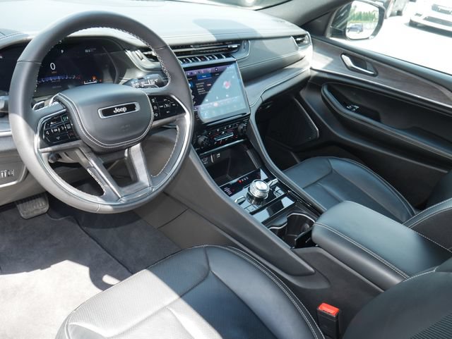 Used 2024 Jeep Grand Cherokee Overland AWD/4WD image 16