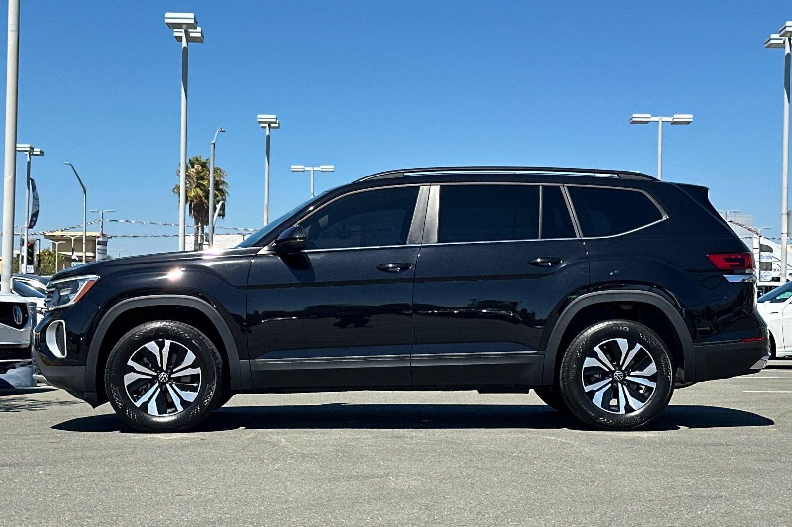Used 2024 Volkswagen Atlas SE FWD image 7