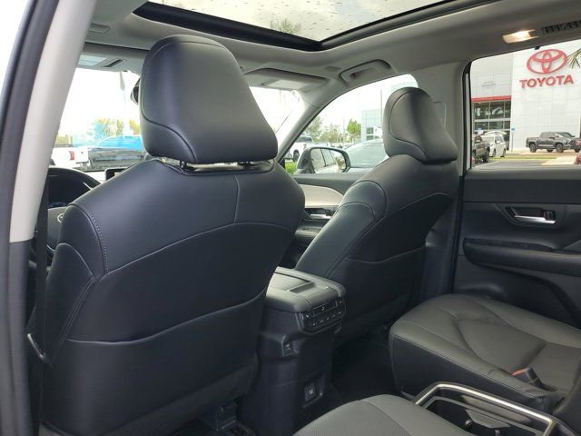 Used 2024 Toyota Grand Highlander Limited image 9
