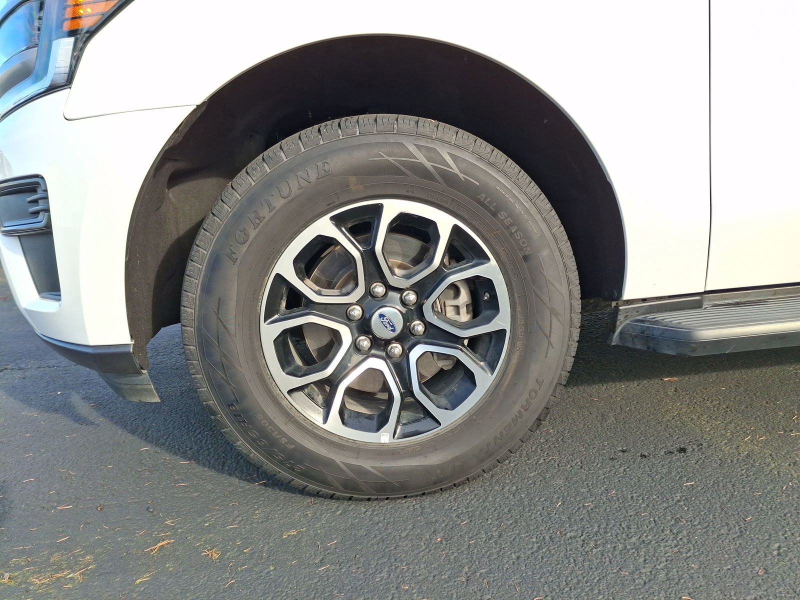 Used 2024 Ford Expedition XLT image 28