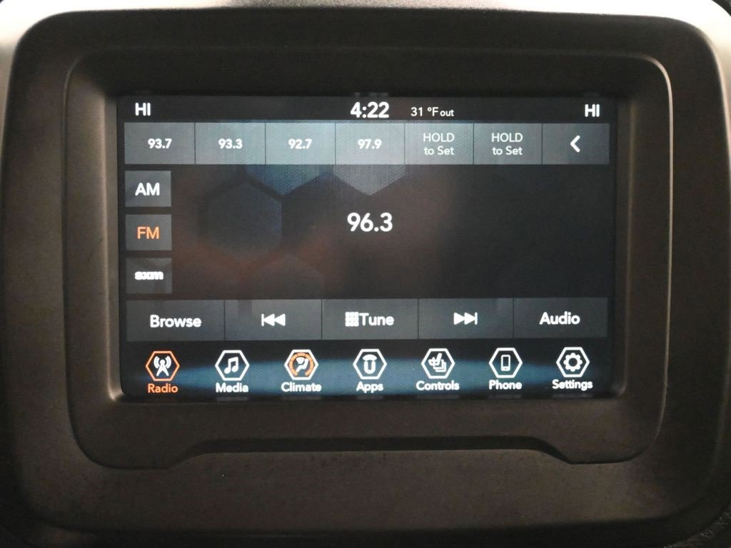 Certified 2020 Jeep Renegade Latitude w/ Cold Weather Group image 26