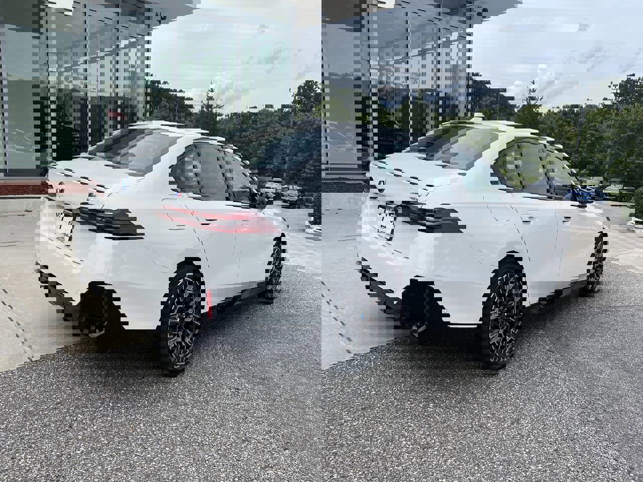 Used 2025 BMW i5 M60 w/ Premium Package image 8