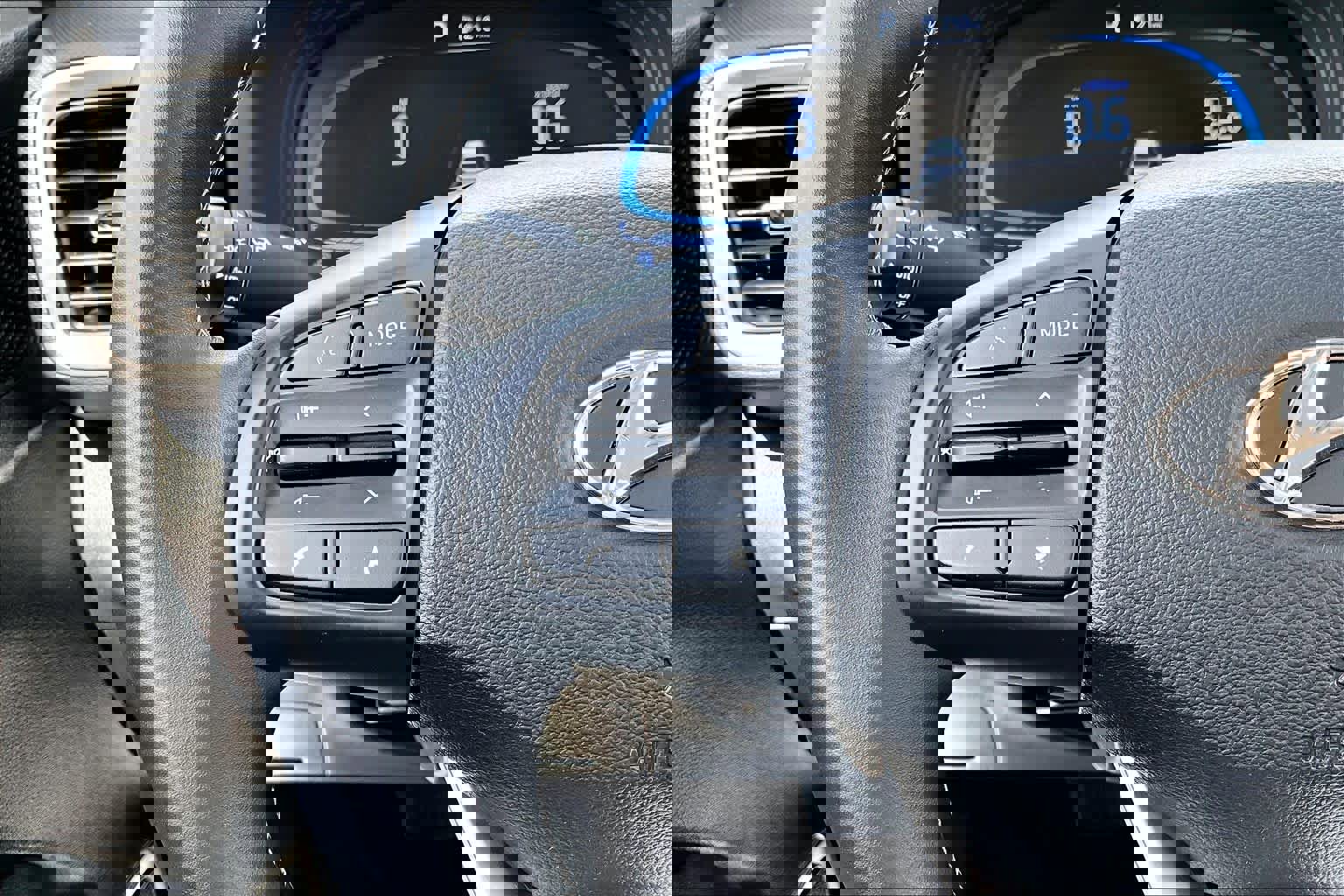 Used 2023 Hyundai Venue SEL w/ Cargo Package image 23