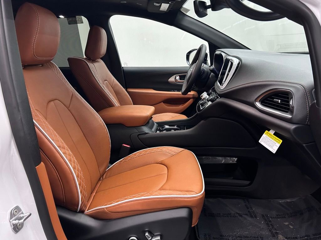 New 2026 Chrysler Pacifica Pinnacle w/ Trailer Tow Group image 18