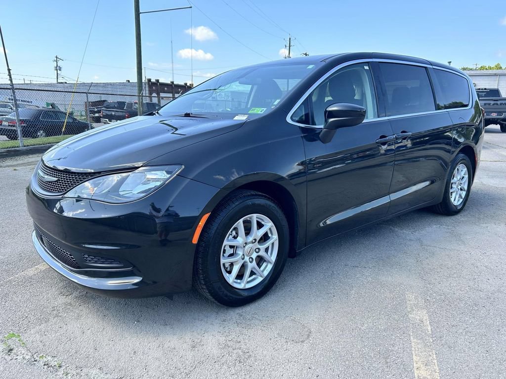 Used 2022 Chrysler Voyager LX FWD image 5