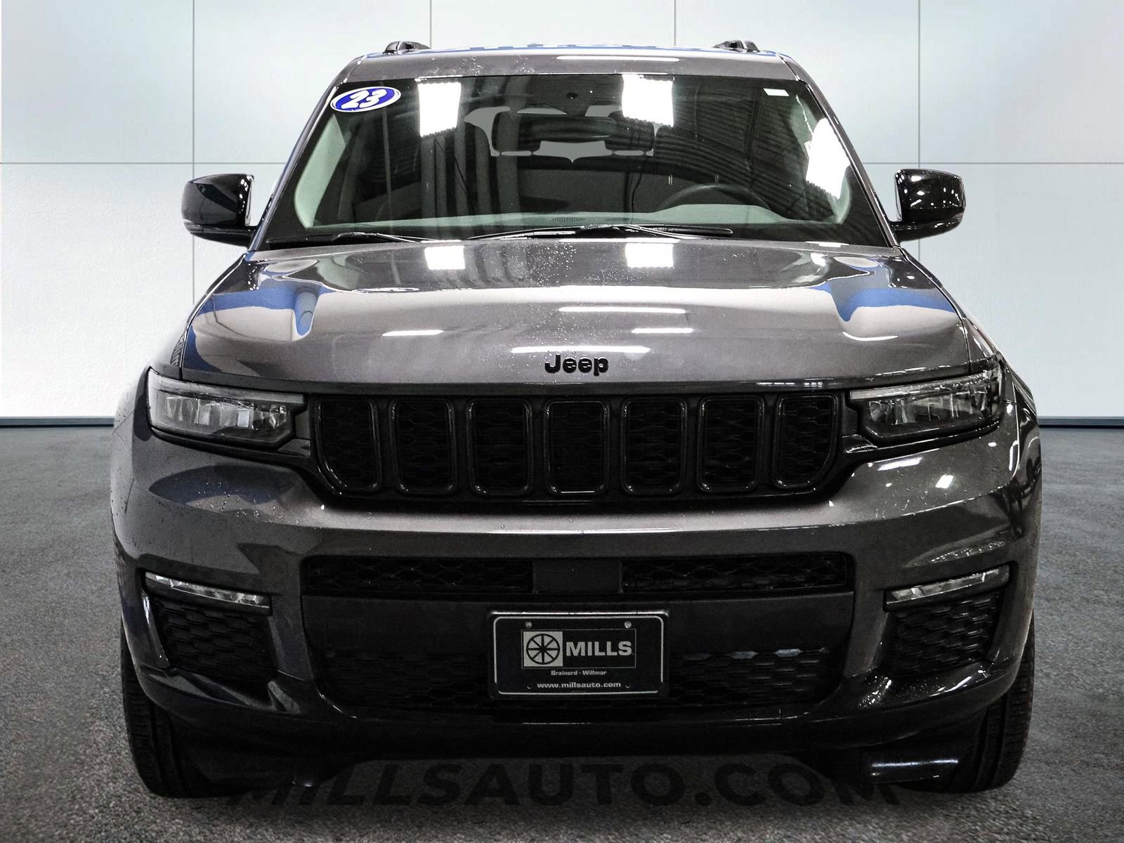Used 2023 Jeep Grand Cherokee L Limited w/ Black Appearance Package image 12