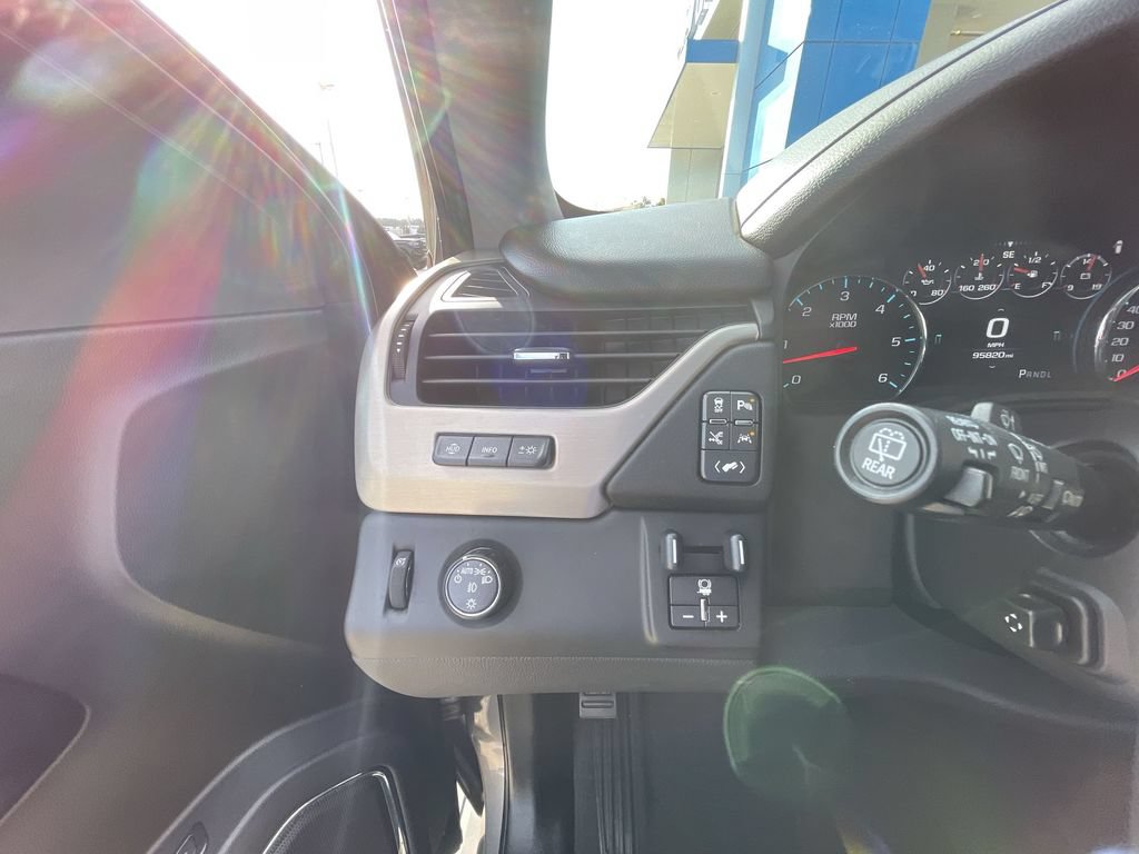 Certified 2019 GMC Yukon Denali w/ Denali Ultimate Package RWD image 10
