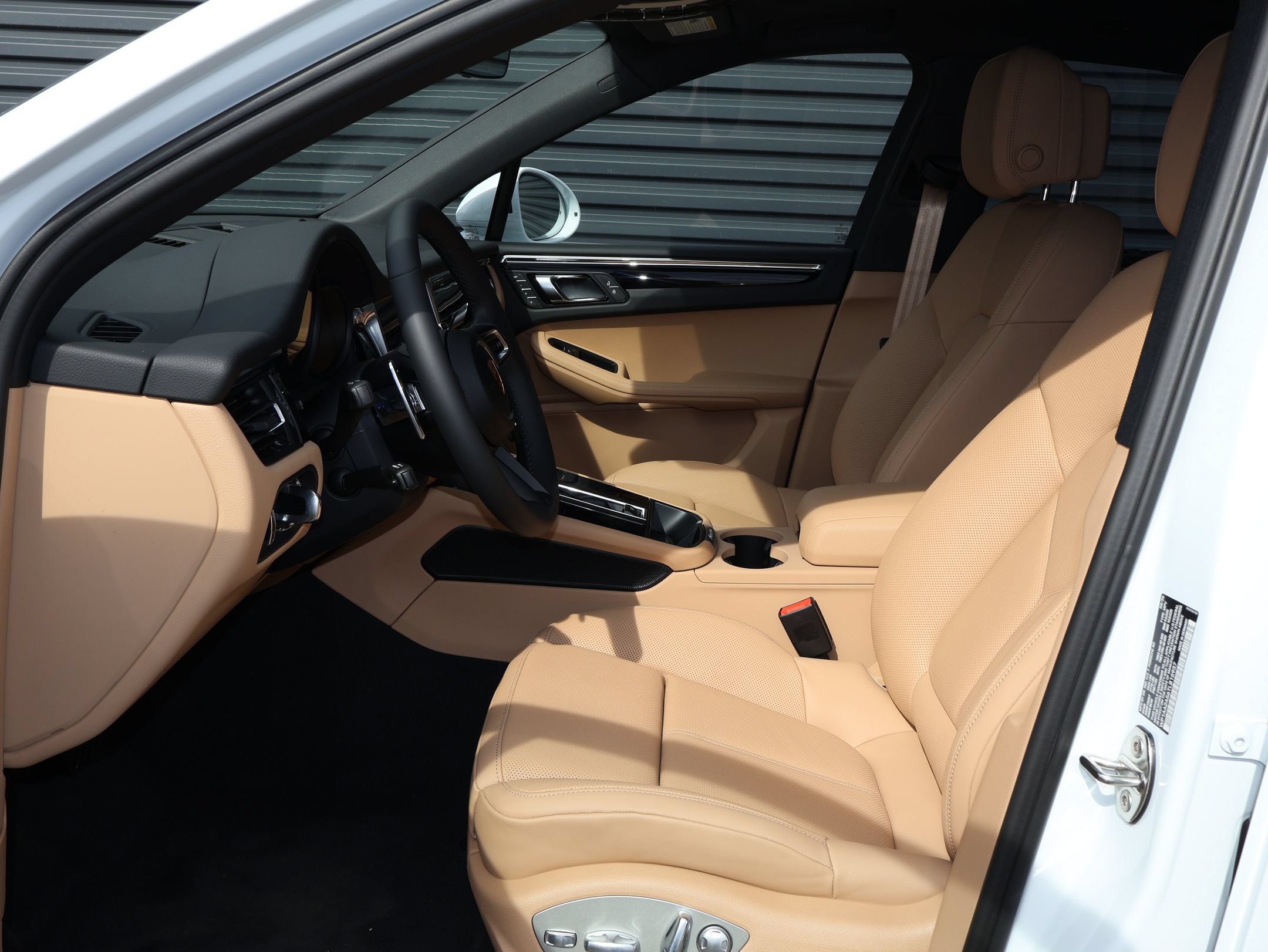 New 2026 Porsche Macan AWD/4WD image 5