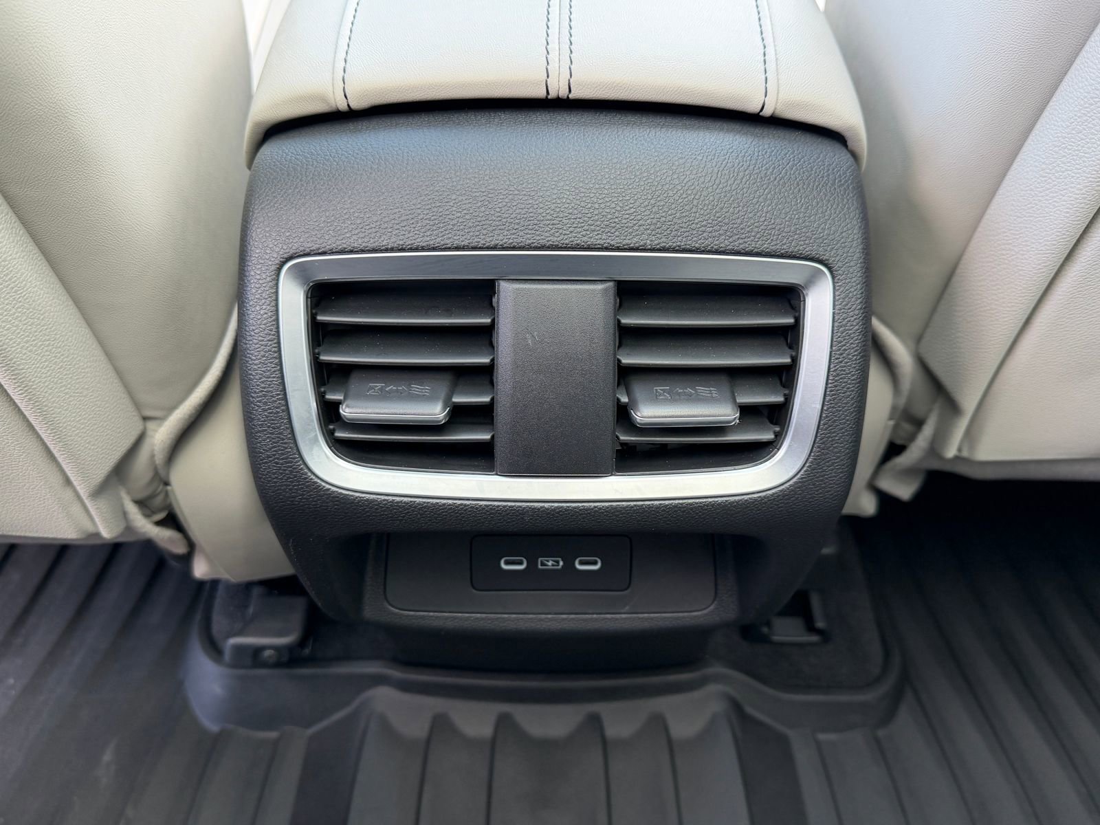 Used 2025 Acura RDX w/ Technology Package image 16