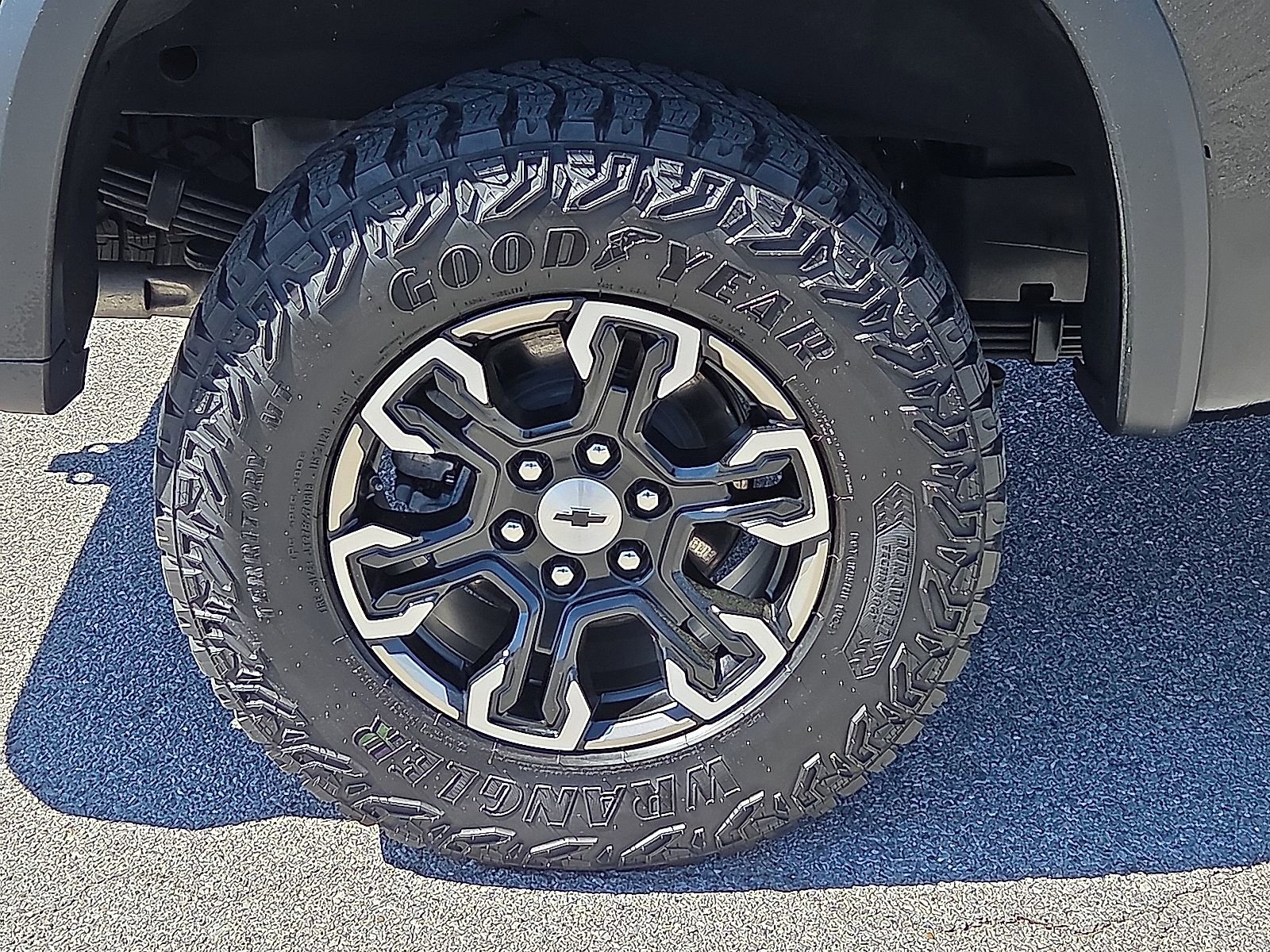 Used 2024 Chevrolet Silverado 1500 ZR2 w/ Technology Package image 7