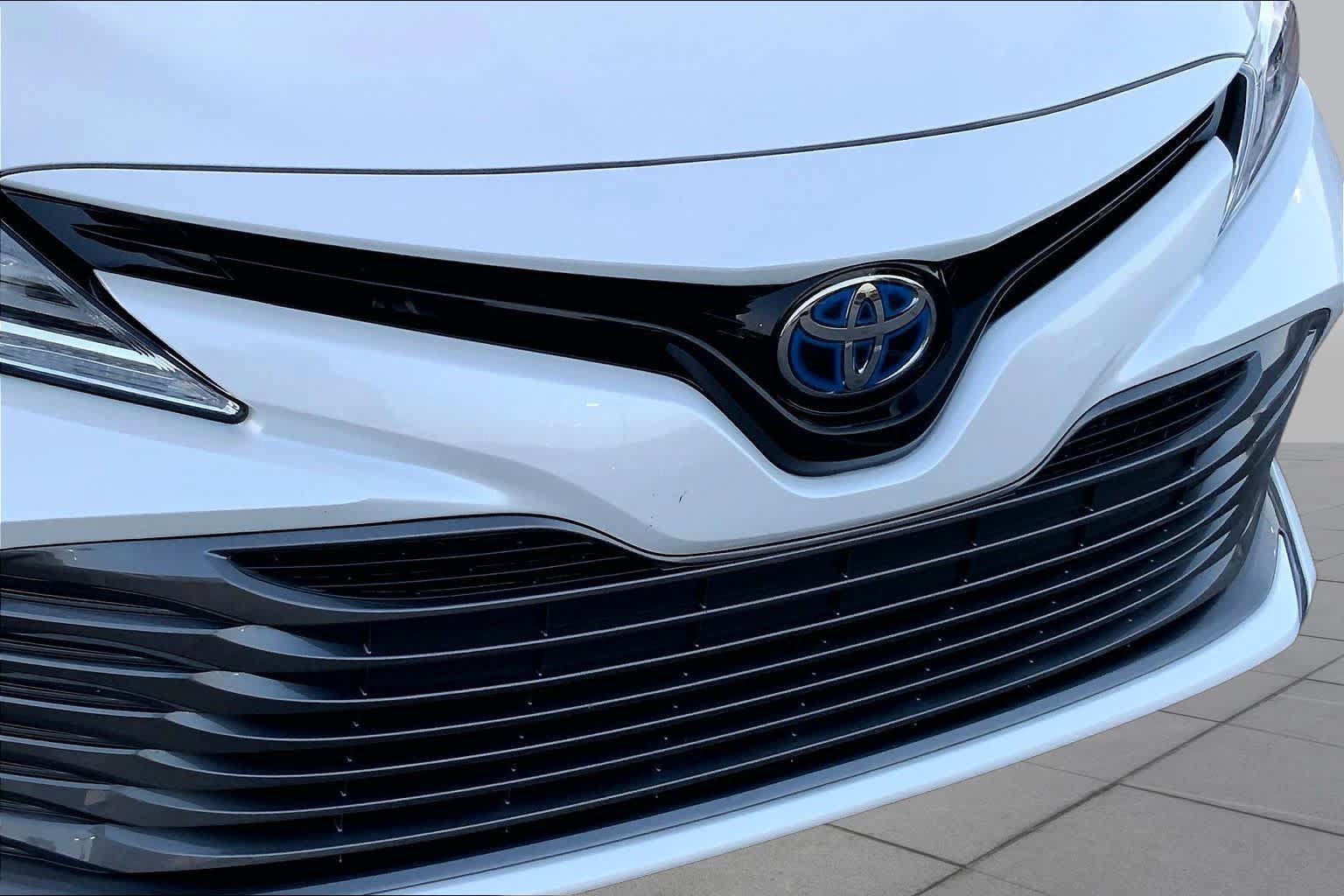 Used 2020 Toyota Camry XLE w/ Sunroof Package FWD image 28