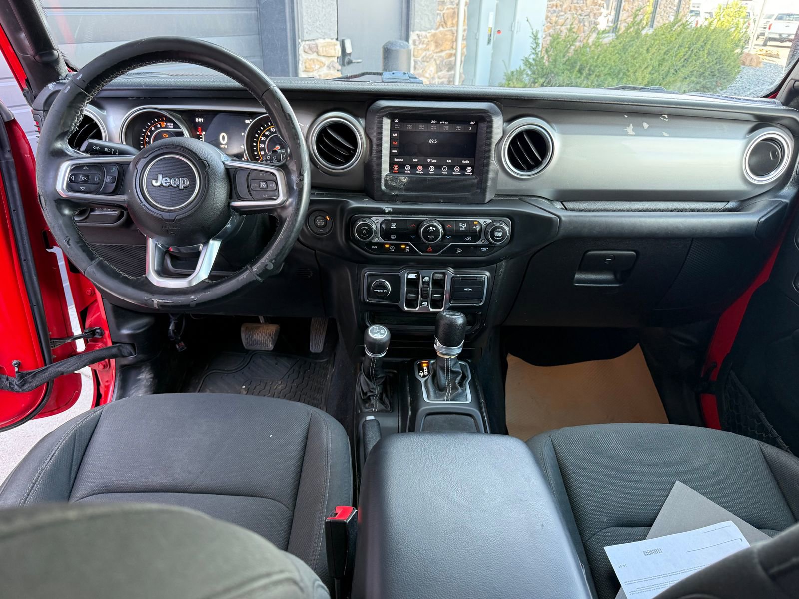 Used 2018 Jeep Wrangler Unlimited Sahara AWD/4WD image 11