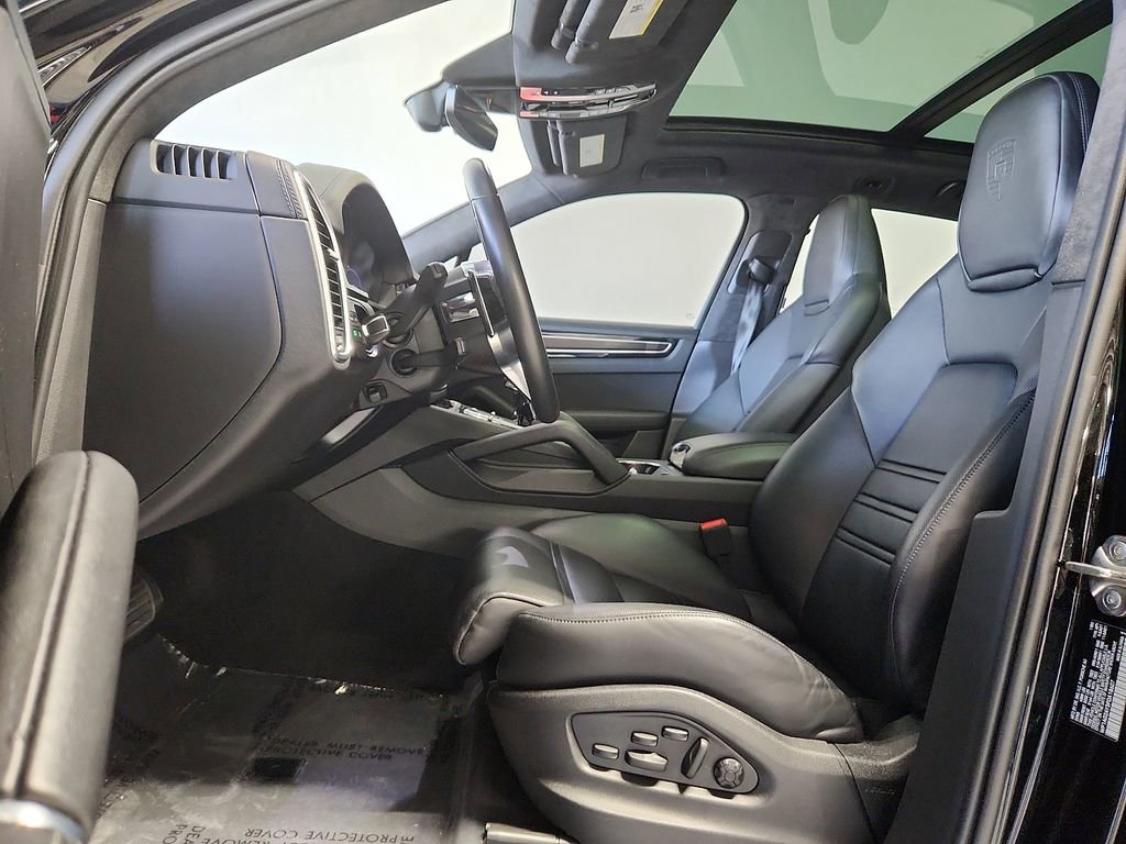 Certified 2023 Porsche Cayenne GTS image 5
