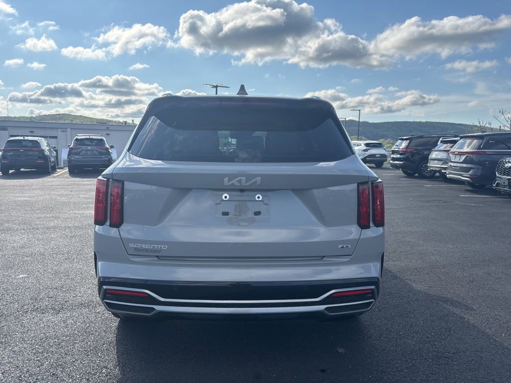 Certified 2023 Kia Sorento SX image 4
