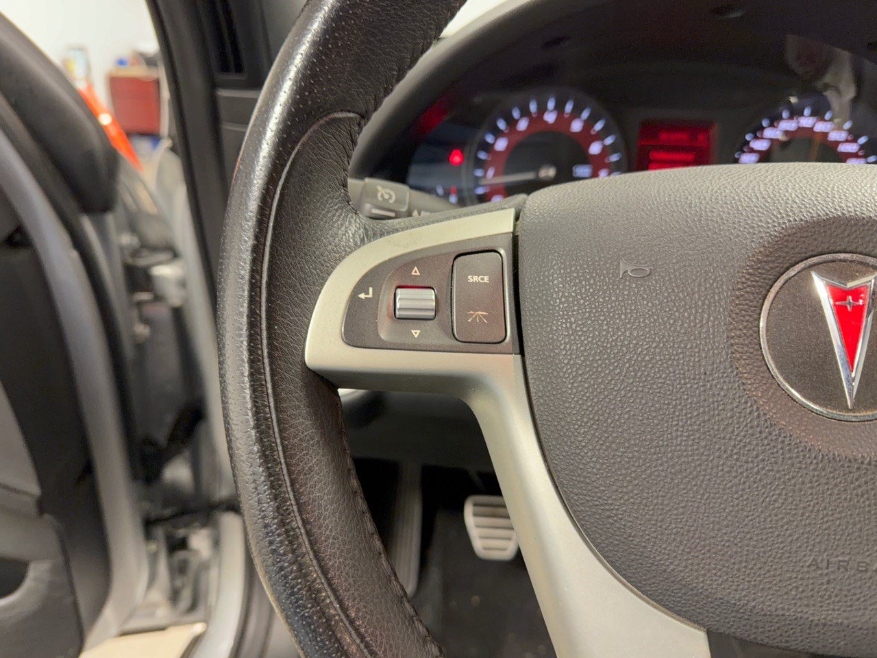 Used 2009 Pontiac G8 GXP RWD image 18