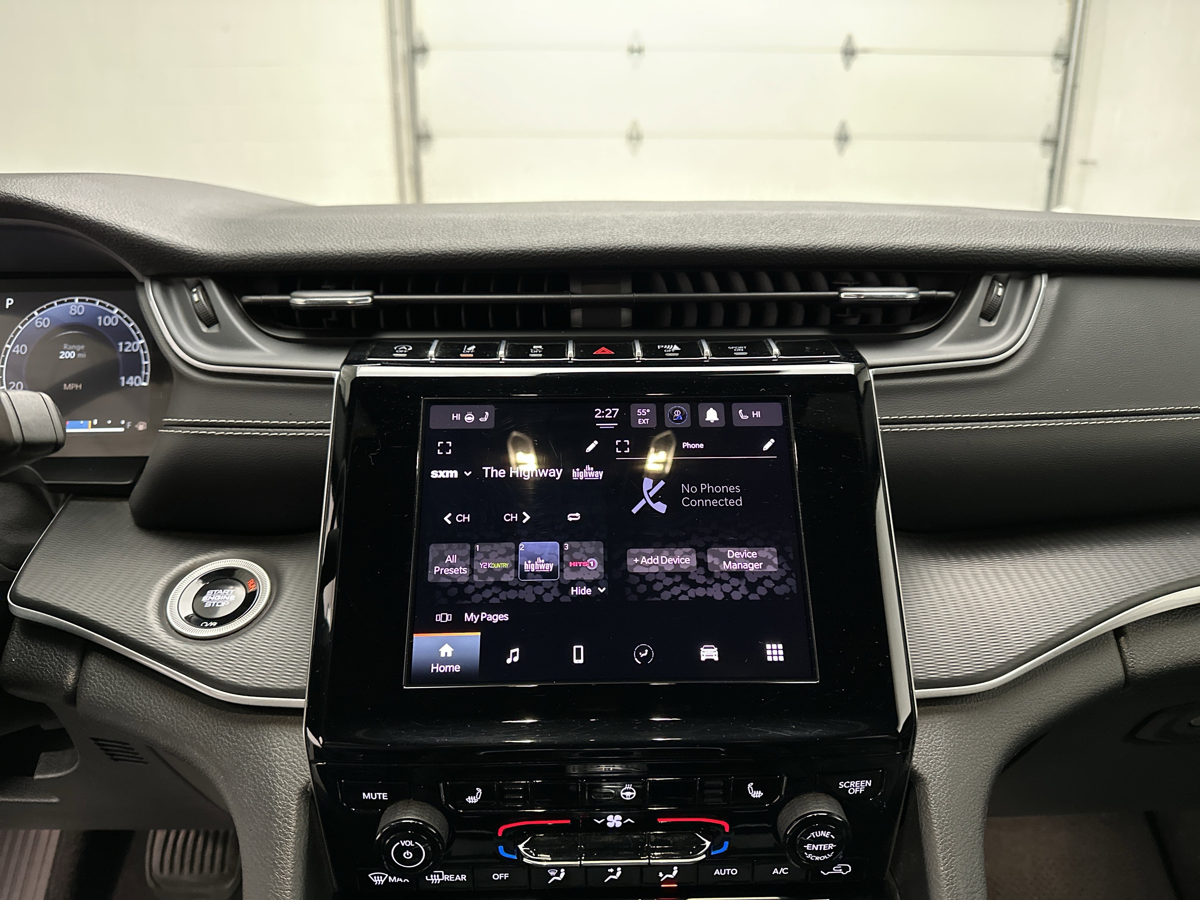 Used 2024 Jeep Grand Cherokee L Laredo image 31
