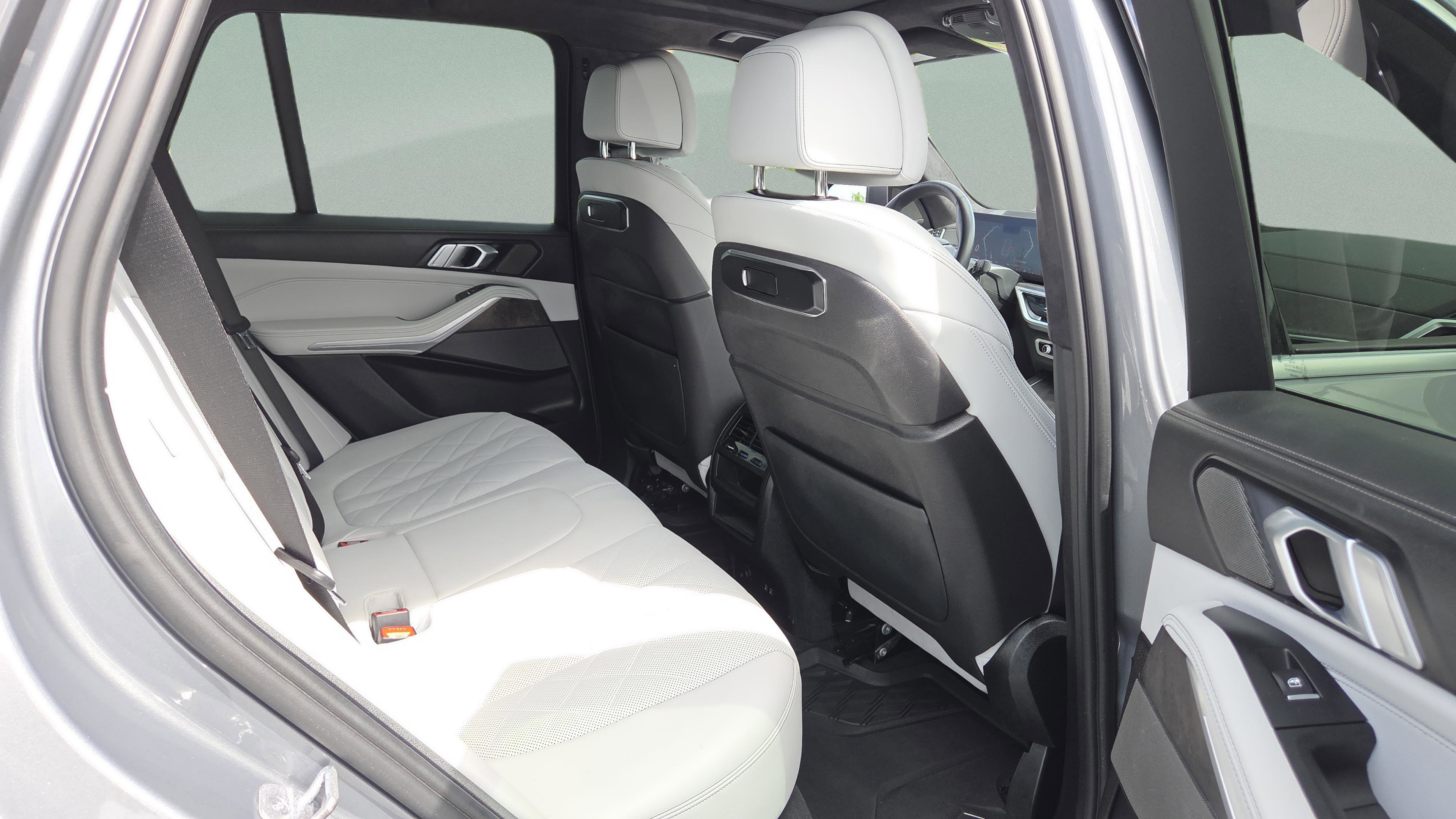 Certified 2024 BMW X5 xDrive40i w/ Premium Package image 19