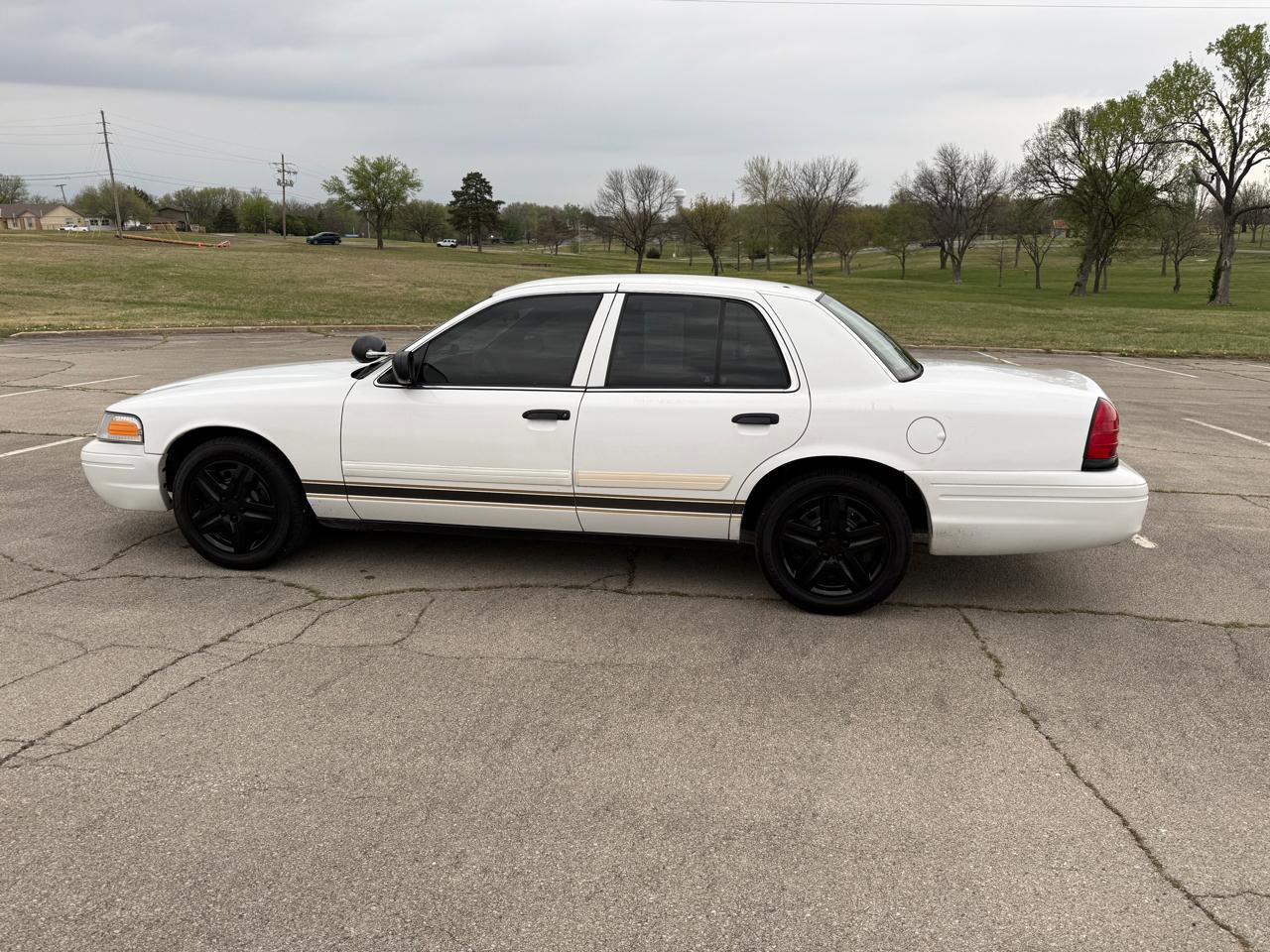 Used 2011 Ford Crown Victoria Police Interceptor w/ Trunk Pack RWD image 3