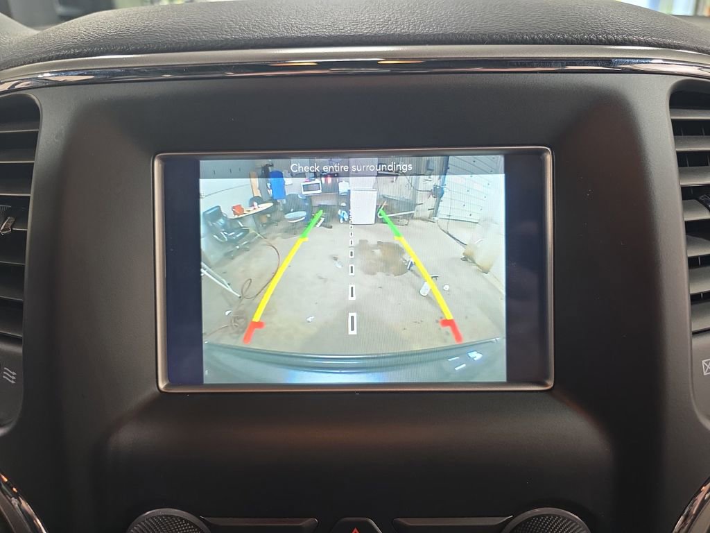 Used 2019 Jeep Grand Cherokee Laredo AWD/4WD image 21