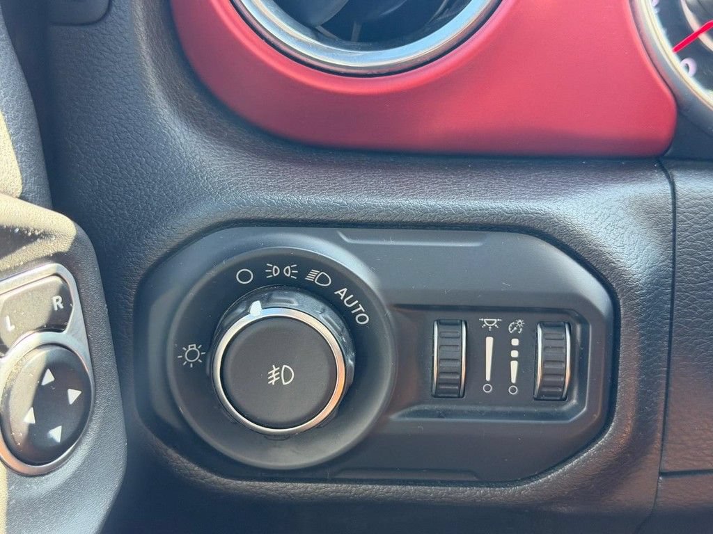 Used 2018 Jeep Wrangler Unlimited Rubicon AWD/4WD image 15