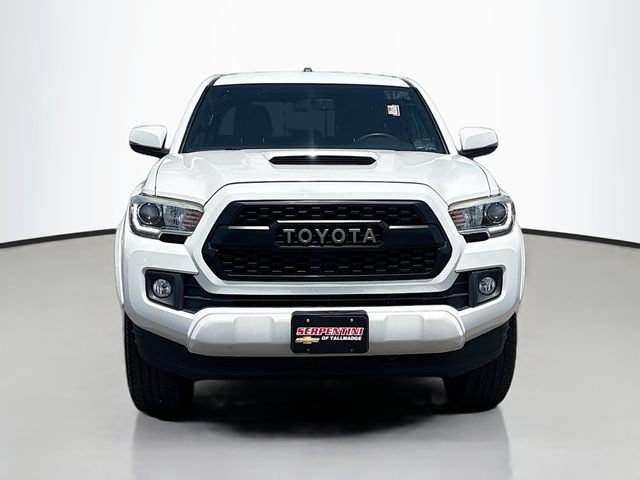 Used 2017 Toyota Tacoma TRD Sport w/ Tow Package (A/T) AWD/4WD image 2