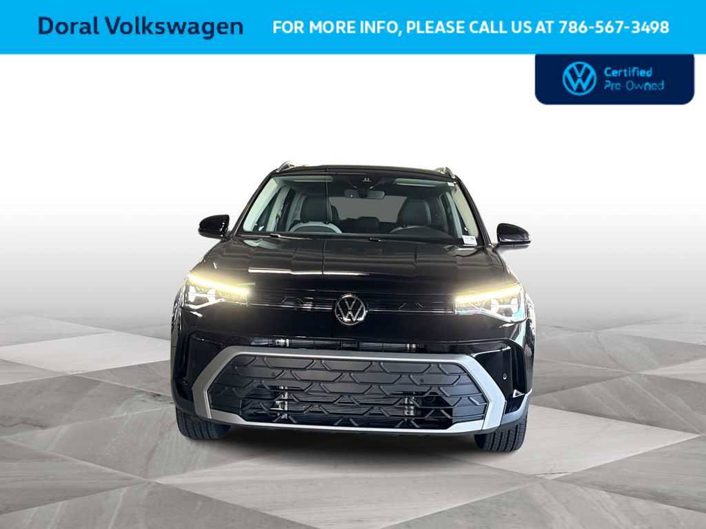 Used 2025 Volkswagen Taos SE FWD image 3