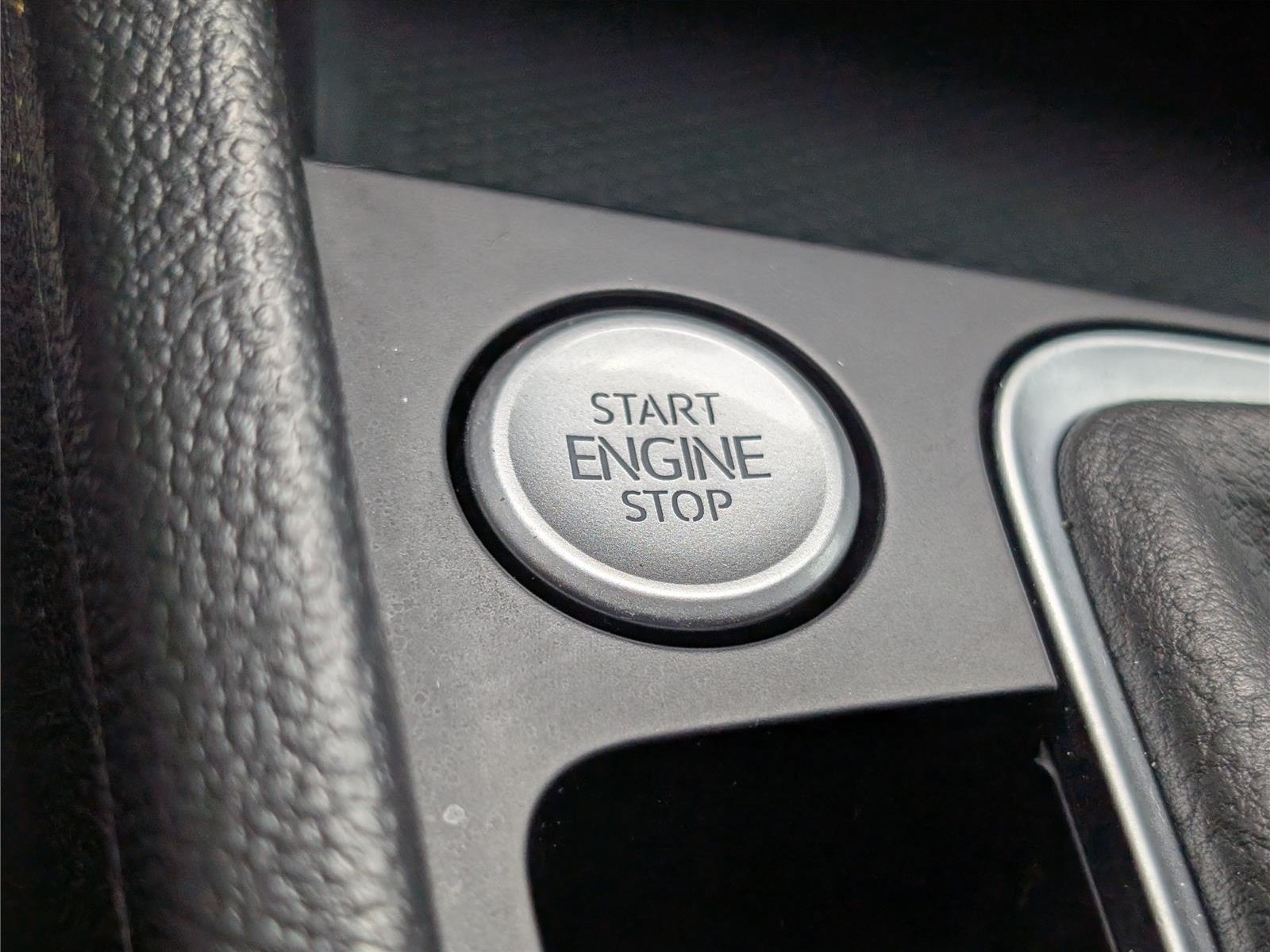 Used 2024 Volkswagen Jetta SE w/ Panoramic Sunroof Package FWD image 24